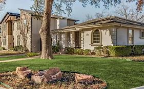 Dallas Flair House Midway-hollow Vacation Rental  United States Of America